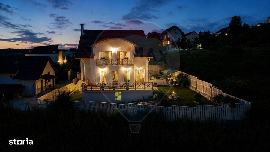Casă cu 4 camere decomandat în Borhanci