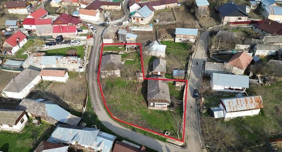 Teren de 1000 mp, în Hăulișca