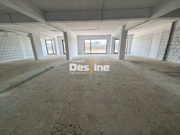 Spațiu comercial, de 217 mp, în Baza 3