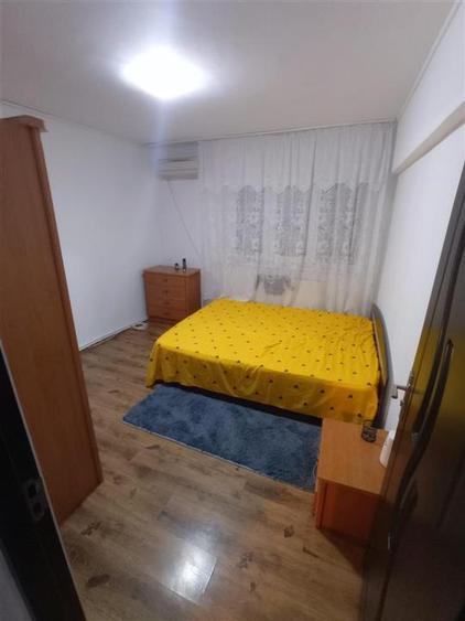 Apartament cu 4 camere semidecomandat, mobilat în Podu Roș