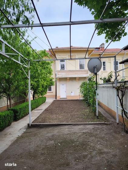 Casă cu 4 camere în Unirii