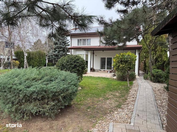 Casă cu 5 camere cu Teren 800 Mp în Ferme