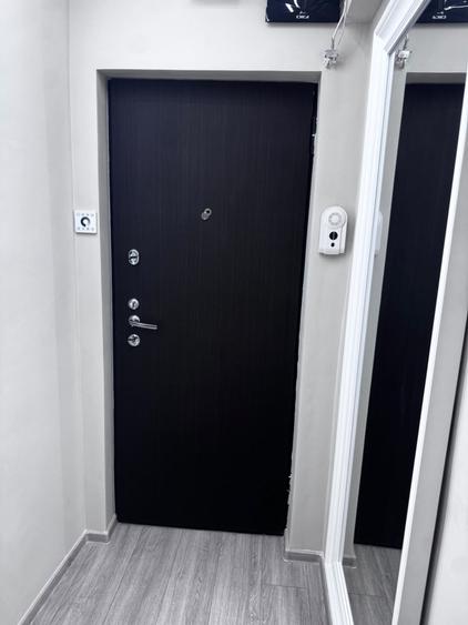 Apartament cu 3 camere semidecomandat, mobilat în Republicii