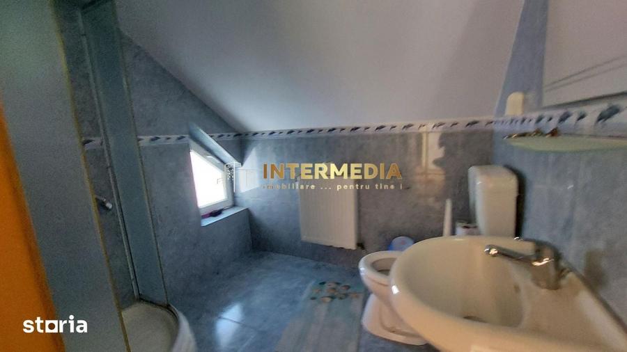Apartament cu 3 camere decomandat în Ciupercenii Noi