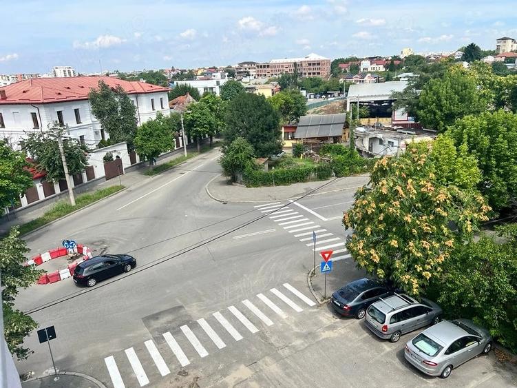 Apartament cu 3 camere decomandat în Valea Rosie