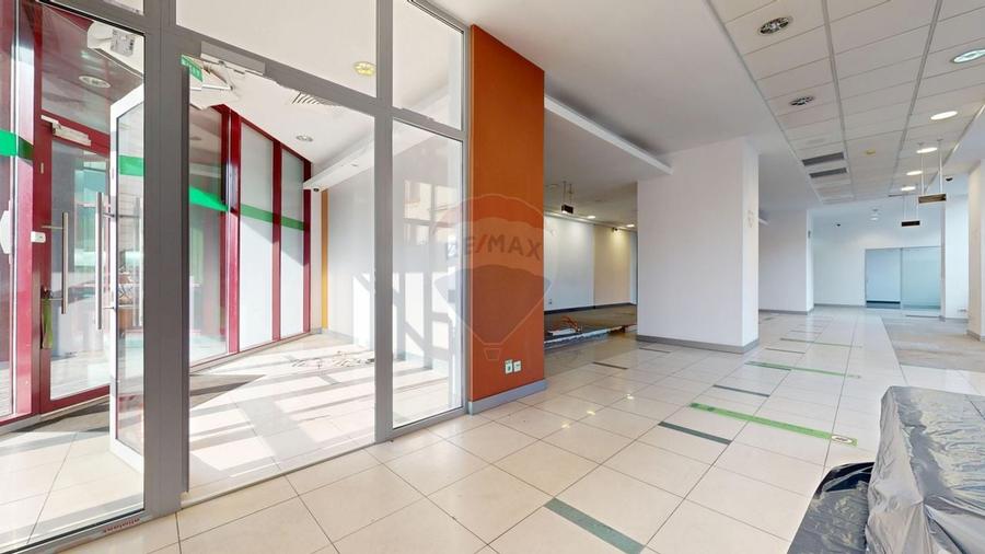 Spațiu comercial, de 250 mp, în Ultracentral
