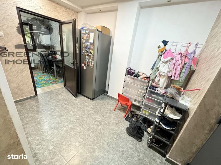 Apartament cu 3 camere în Podu Roș