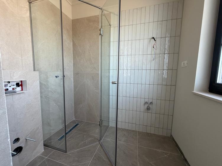 Duplex cu 5 camere cu Teren 300 Mp în Dumbrăvița