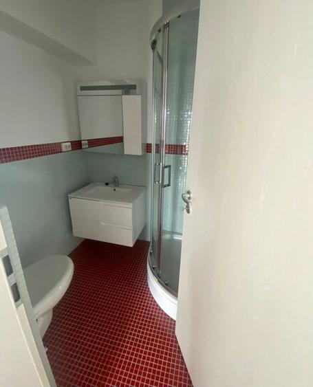 Apartament cu 4 camere decomandat în Calea Moldovei