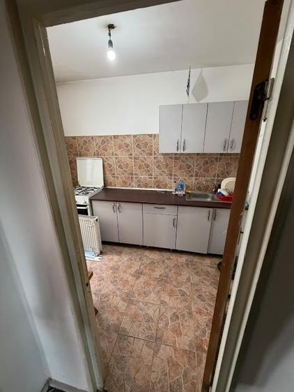 Apartament cu 3 camere decomandat în Berceni