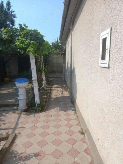 Casă cu 4 camere cu Teren 100 Mp în Central