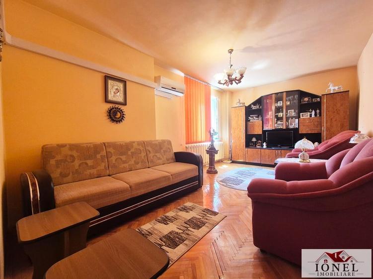 Apartament cu 4 camere decomandat, mobilat în Cugir