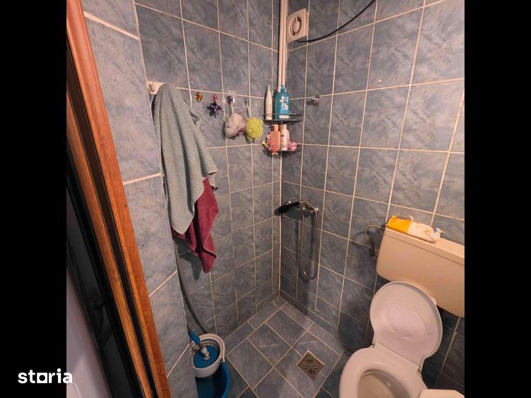 Apartament cu 3 camere în Petrișor