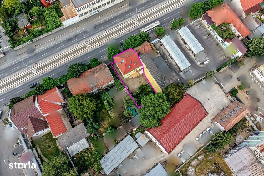 Casă cu 10 camere cu Teren 457 Mp în Central