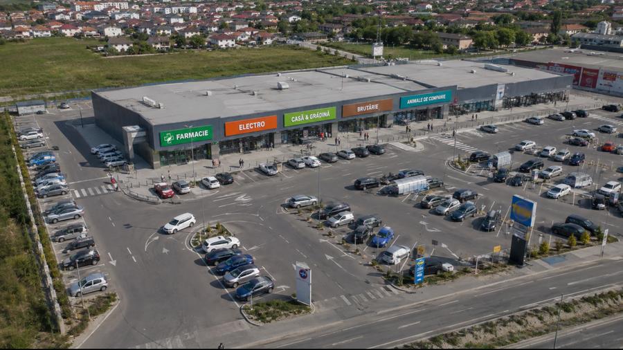 Spațiu comercial, de 4,351 mp, în Domnești