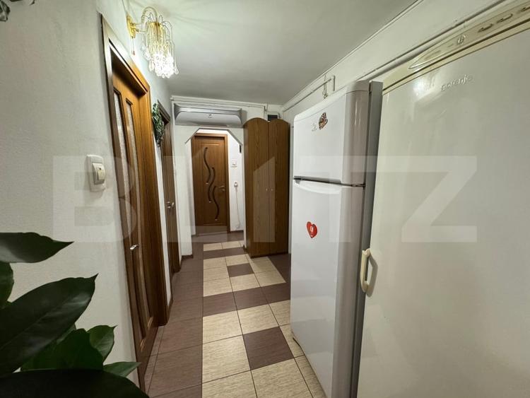 Apartament cu 3 camere decomandat, mobilat în Craiovița Nouă