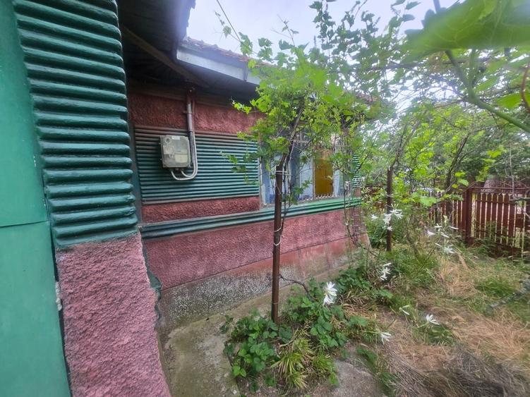 Casă cu 3 camere în Slătioarele