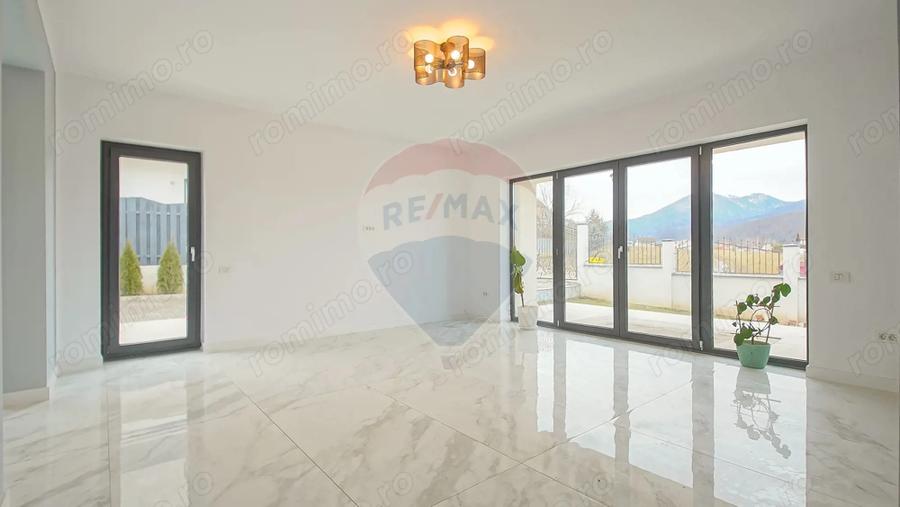 Casă cu 5 camere cu Teren 400 Mp în Bunloc