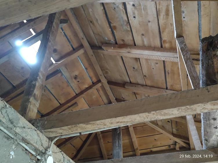 Casă cu Teren 4600 Mp în Central