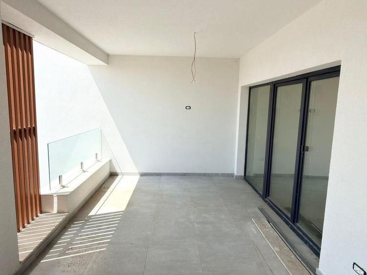 Apartament cu 3 camere decomandat în Torontalului