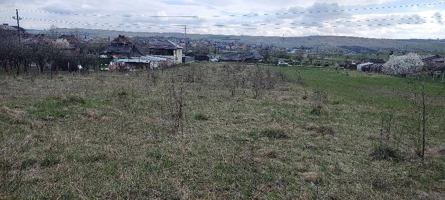 Teren de 2800 mp, în Aghireșu