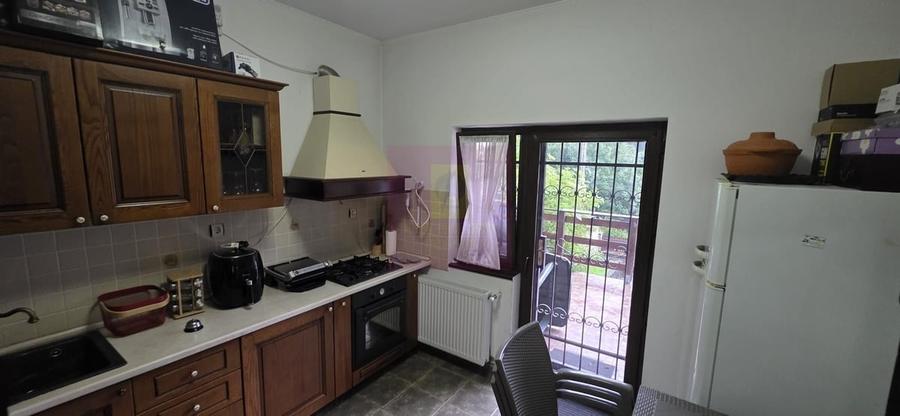 Casă cu 5 camere în Central