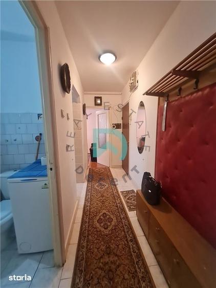 Apartament cu 3 camere semidecomandat în Astra