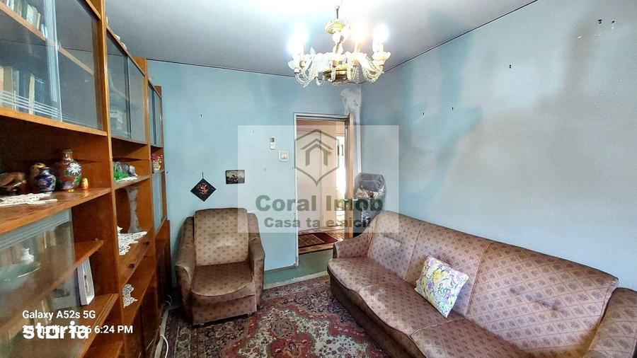 Apartament cu 3 camere semidecomandat, mobilat în Colentina