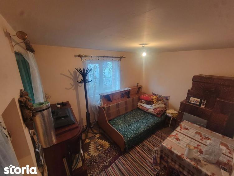 Casă cu 3 camere semidecomandat cu Teren 3197 Mp în Dumbrava
