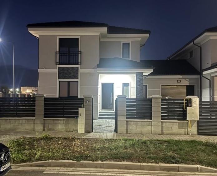 Duplex cu 5 camere cu Teren 350 Mp în Giarmata