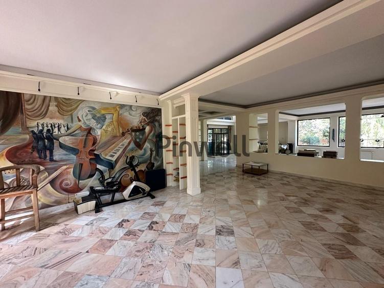 Casă individuală cu 10 camere cu Piscina în Central