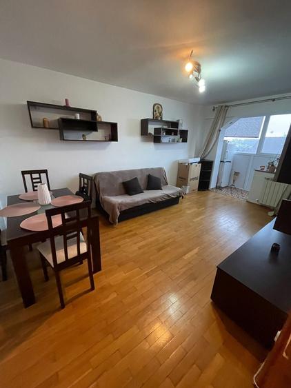 Apartament cu 3 camere decomandat în Exterior Vest