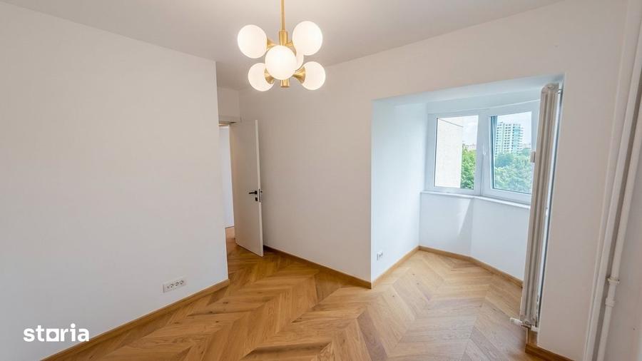 Apartament cu 3 camere decomandat în Tei