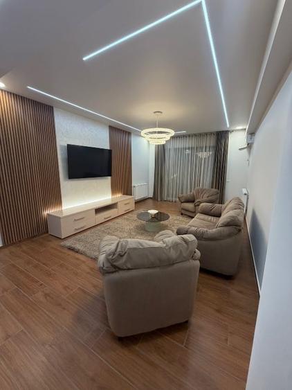 Apartament cu 3 camere decomandat, mobilat în Central