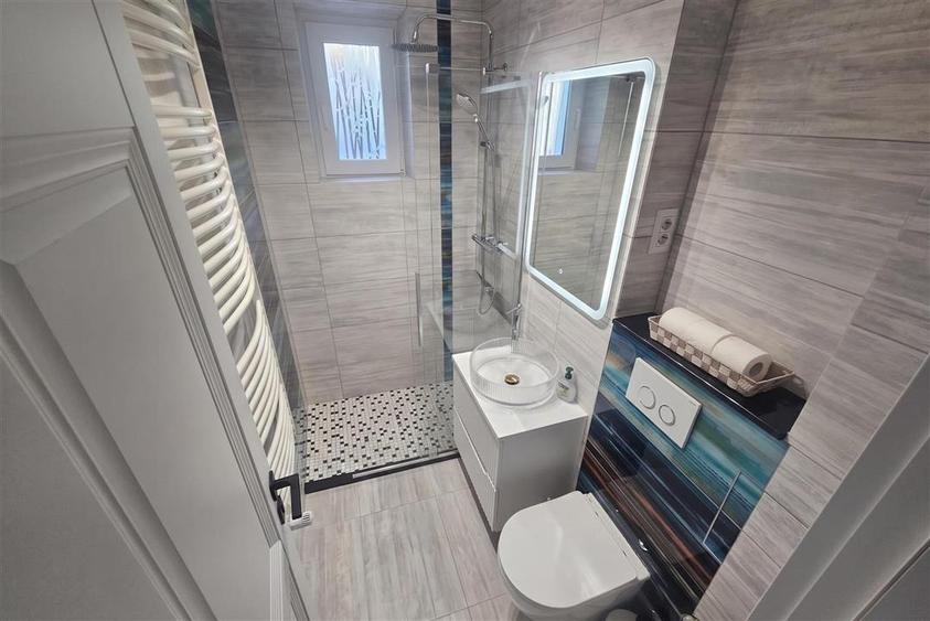 Apartament cu 3 camere semidecomandat, mobilat în Ultracentral