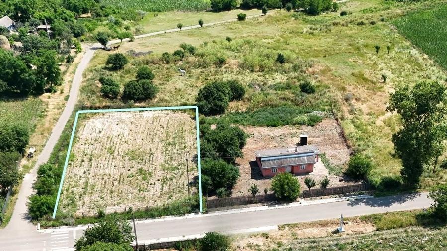Teren de 1800 mp, în Soroceni