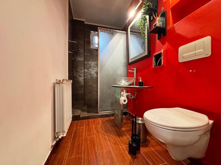Apartament cu 2 camere semidecomandat, mobilat în Central