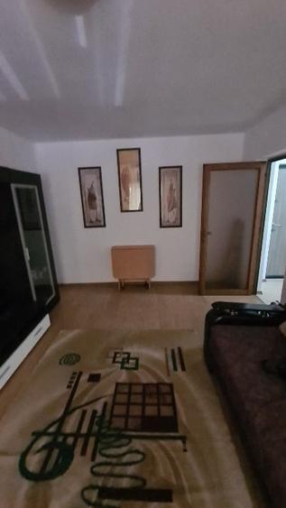 Garsonieră decomandată în Sud