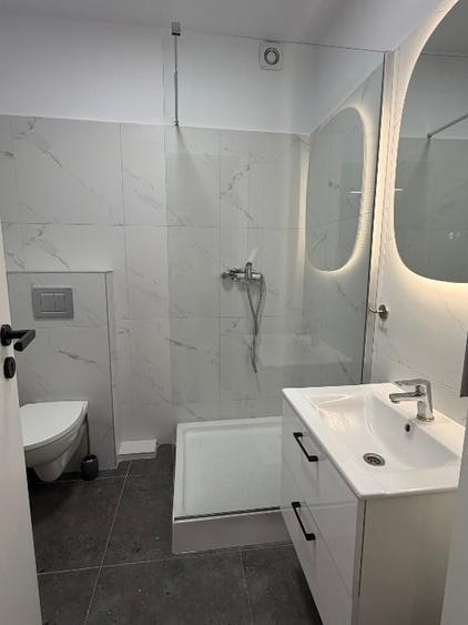 Apartament cu 2 camere decomandat, mobilat în Central