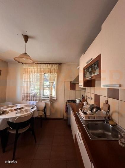 Casă cu 4 camere în Palazu Mare