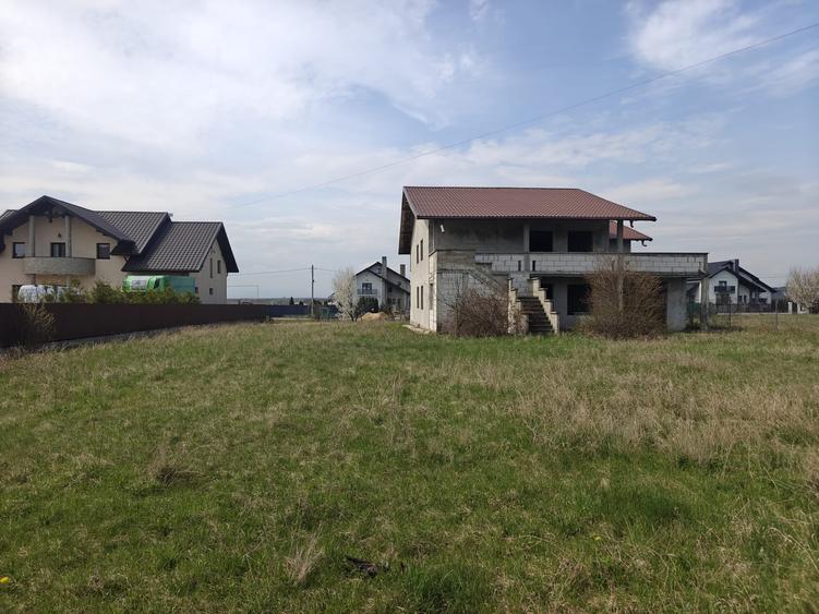 Casă individuală cu 5 camere cu Teren 1700 Mp în Moara
