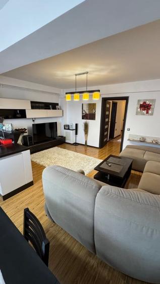 Apartament cu 3 camere decomandat în Valea Rosie