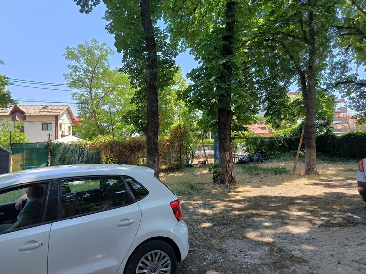 Apartament cu 3 camere semidecomandat în Cioceanu