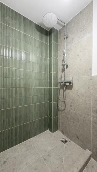 Apartament cu 5 camere decomandat în P-ța Victoriei