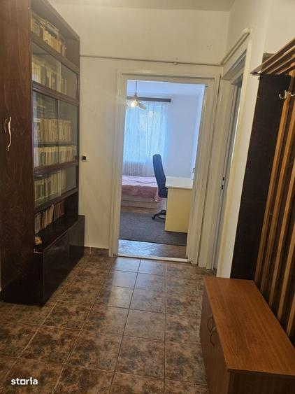 Apartament cu 3 camere decomandat în Central — fotografia 1