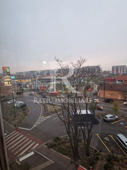 Apartament cu 4 camere decomandat, mobilat în Decebal