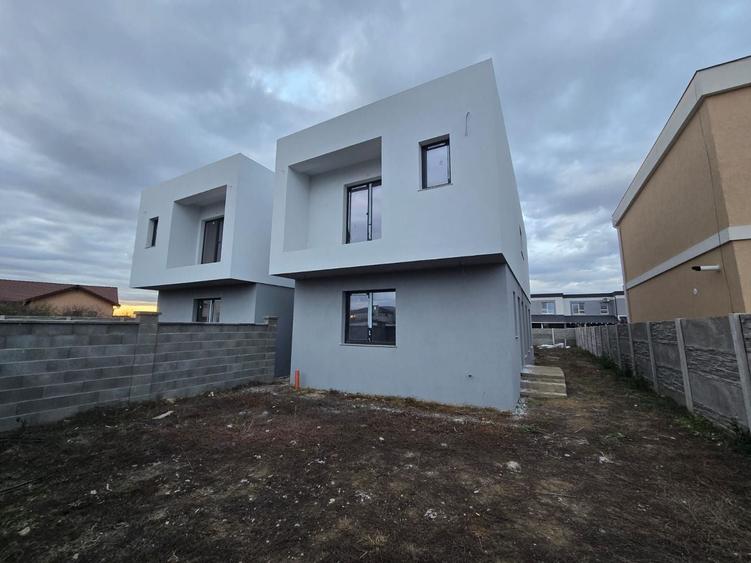 Duplex cu 5 camere cu Canalizare în Moșnița Nouă