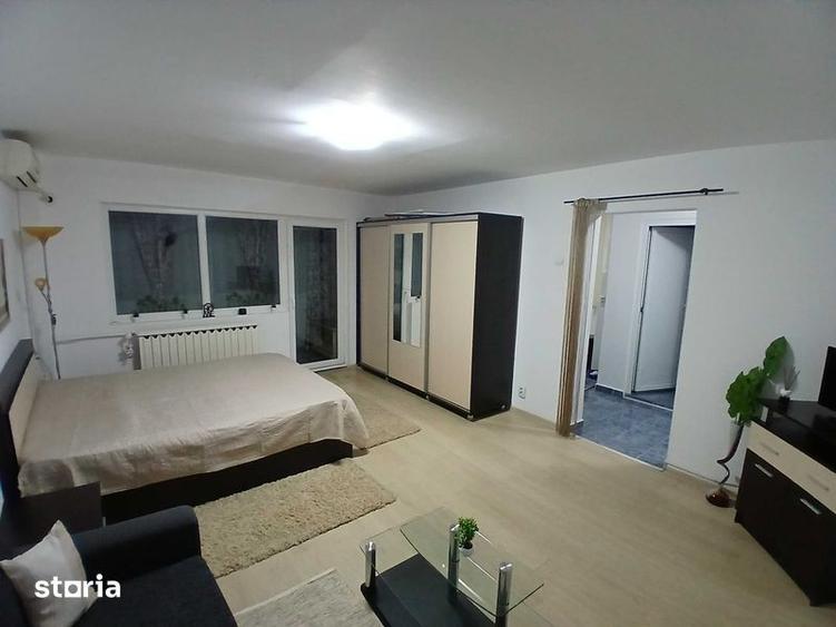 Garsonieră decomandată, mobilată în Decebal