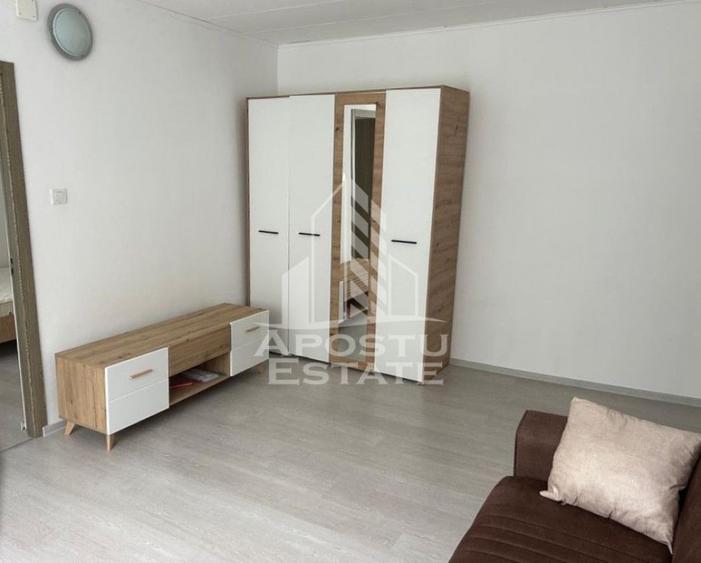 Apartament cu 2 camere semidecomandat, mobilat în Dâmbovița