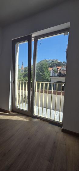 Apartament cu 3 camere semidecomandat în Ultracentral